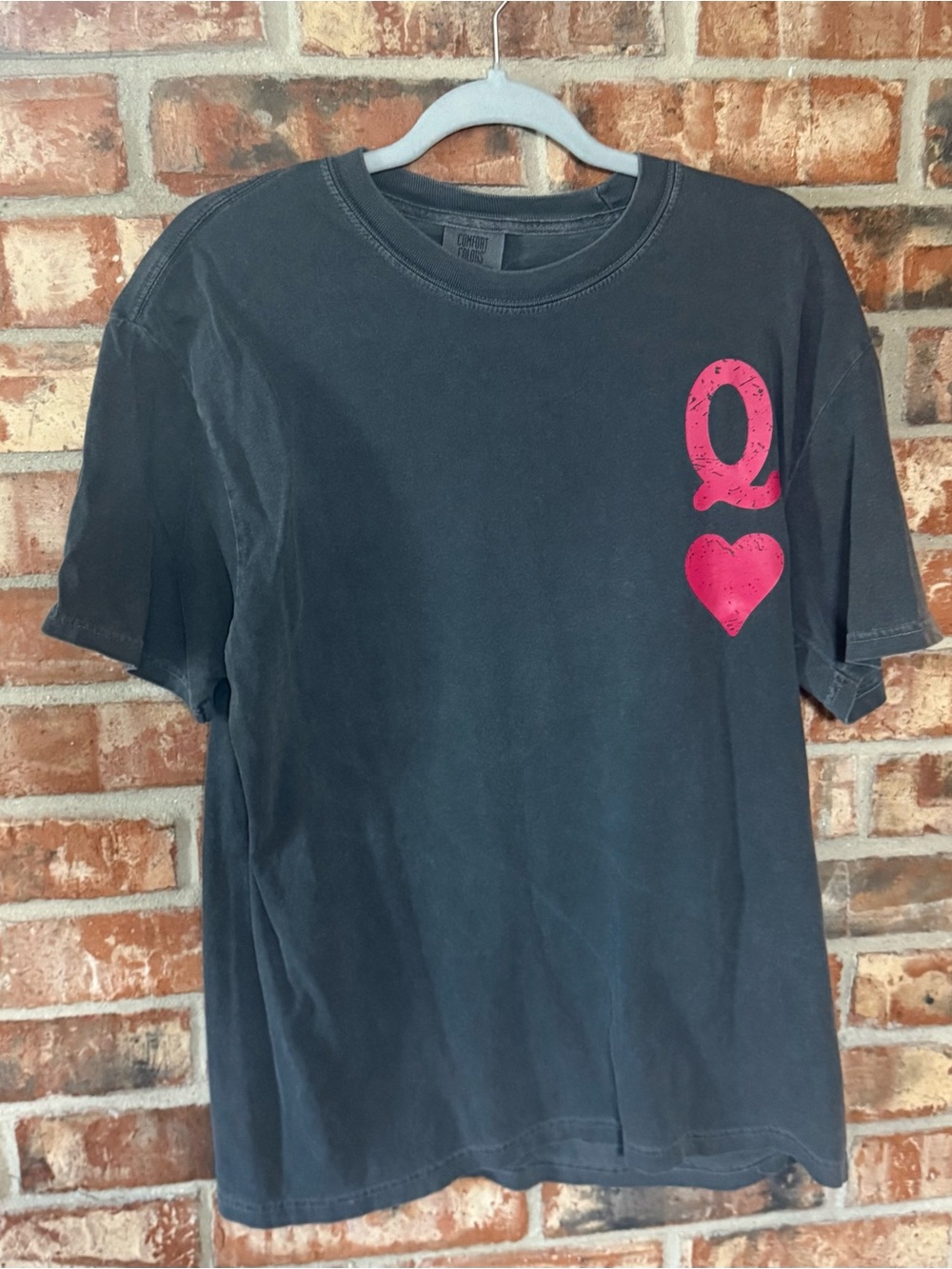 Comfort Colors Pepper Short Sleeve Tee with Pink 'Q' & Queen of Heart Graphic